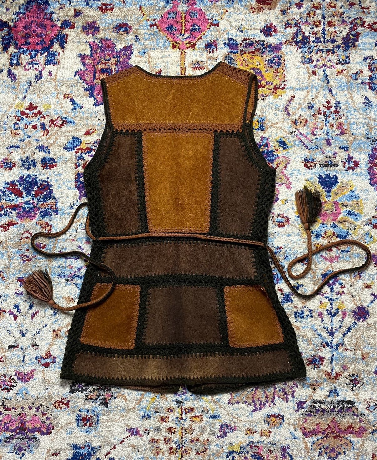 Vintage 1970 suede Leather patchwork Vest Crotcheted Hippie Tassels Size M / US 6-8 / IT 42-44 - 2 Thumbnail