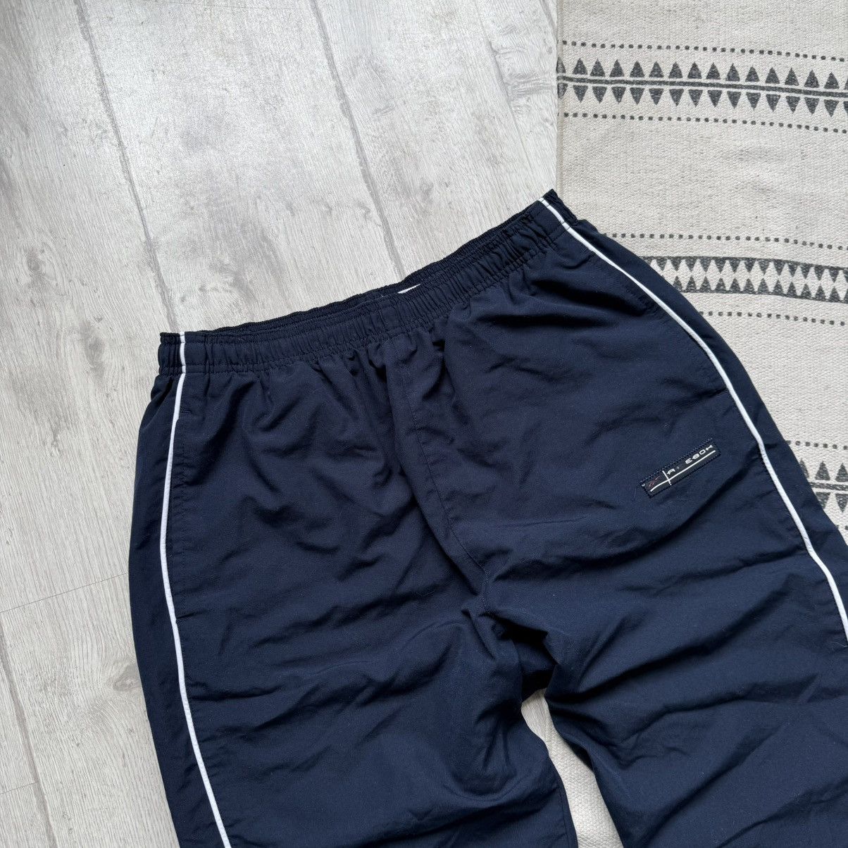 Reebok Vintag Reebok Long short Y2K loose fit Japanese logo Size US 34 / EU 50 - 2 Thumbnail