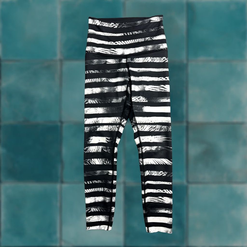 Lululemon Lululemon Pants Womens 4 Black White High Rise Ankle Leggings Yoga Activewear Pants Size 27" / US 4 / IT 40 - 1 Thumbnail