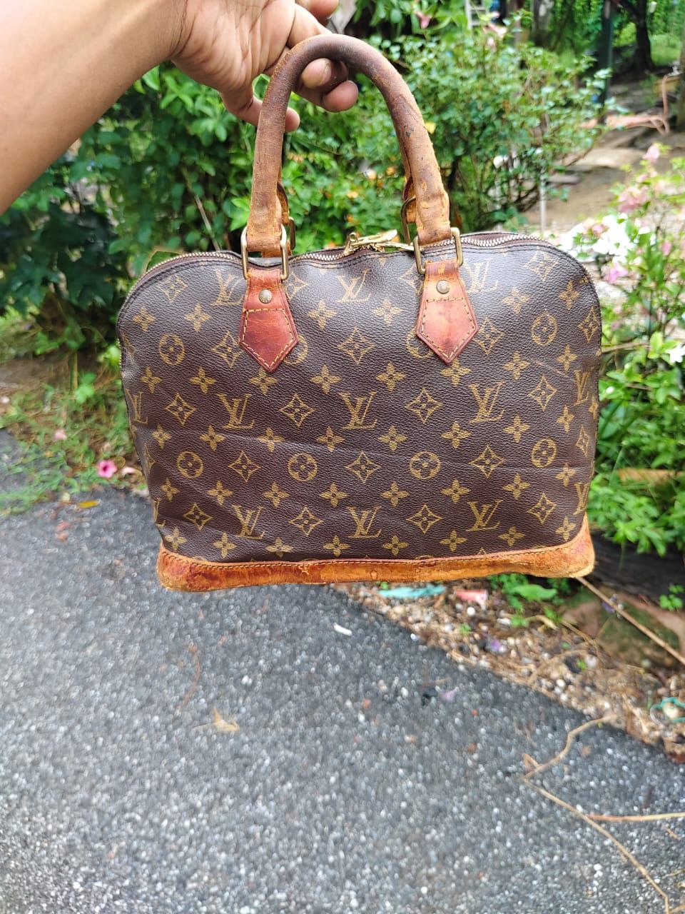 Louis Vuitton Authentic Vintage Louis Vuitton Alma PM DEFECTTED JUNK Size ONE SIZE - 1 Thumbnail