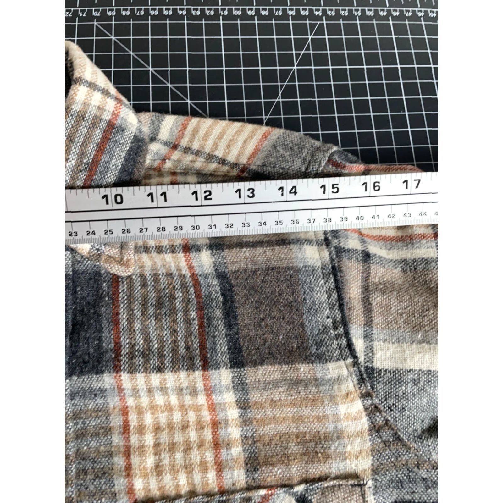 Vintage Vintage Yes Frostproof Wool Flannel Shirt Men's Small Beige Brown Plaid Workwear USA Tag 70s Grunge Size US S / EU 44-46 / 1 - 7 Thumbnail