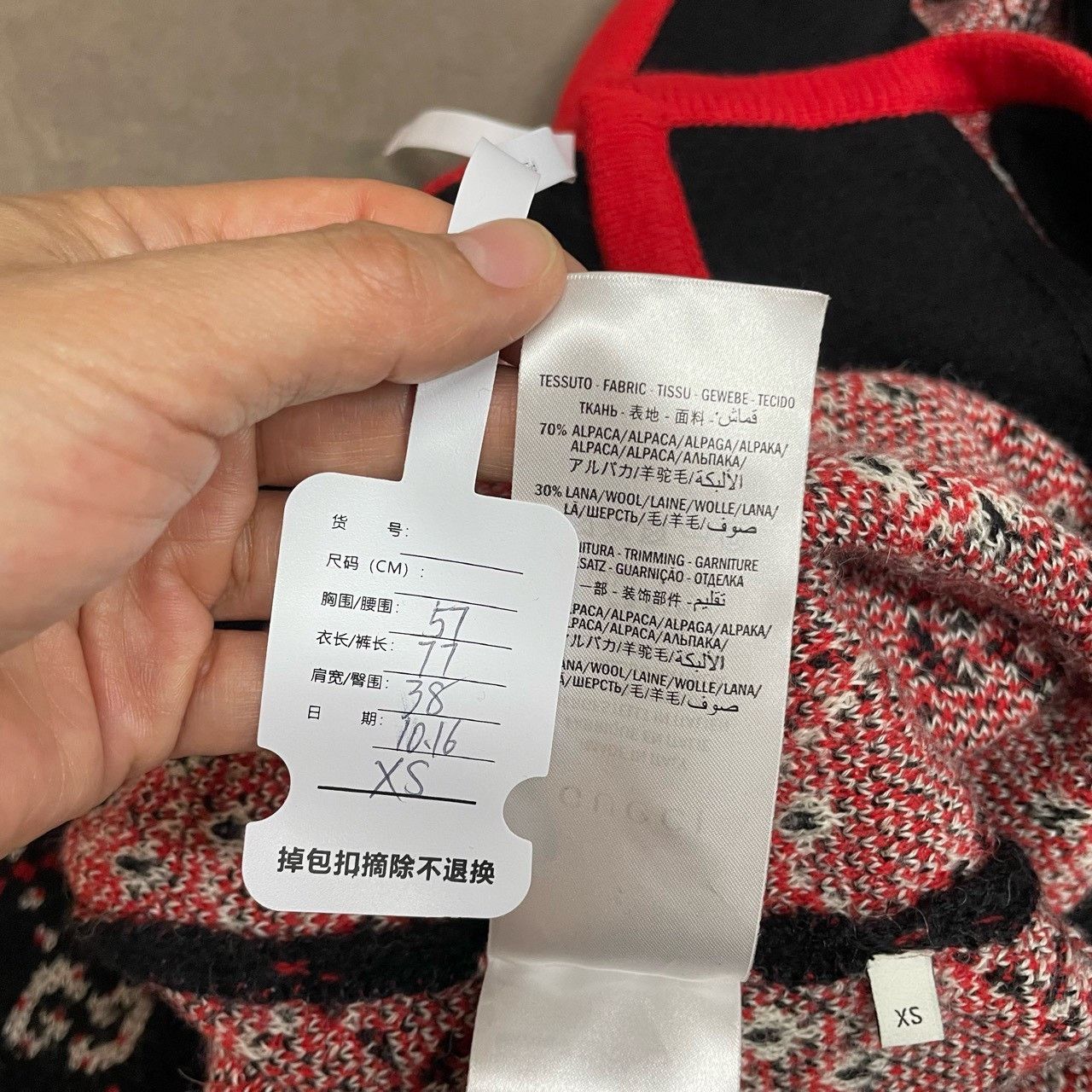 Gucci Gucci Black and red full-print vintage cardigan sweater 250 Size US XS / EU 42 / 0 - 3 Thumbnail