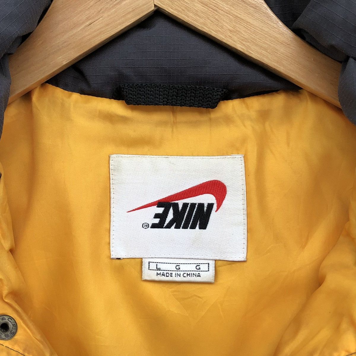 Nike Vintage 90s Nike White Tag Down Puffer Jacket Size US L / EU 52-54 / 3 - 18 Thumbnail
