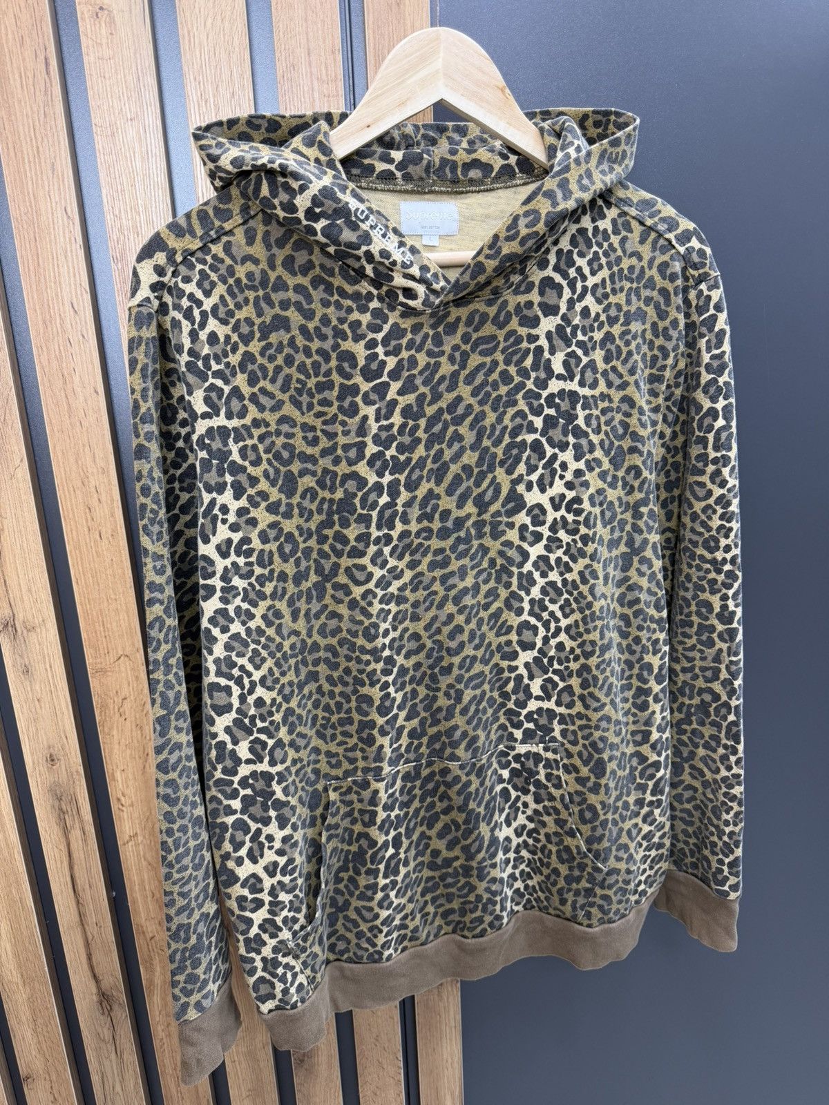 Supreme Supreme Leopard Print Hoodie Pullover Size L Size US L / EU 52-54 / 3 - 7 Thumbnail
