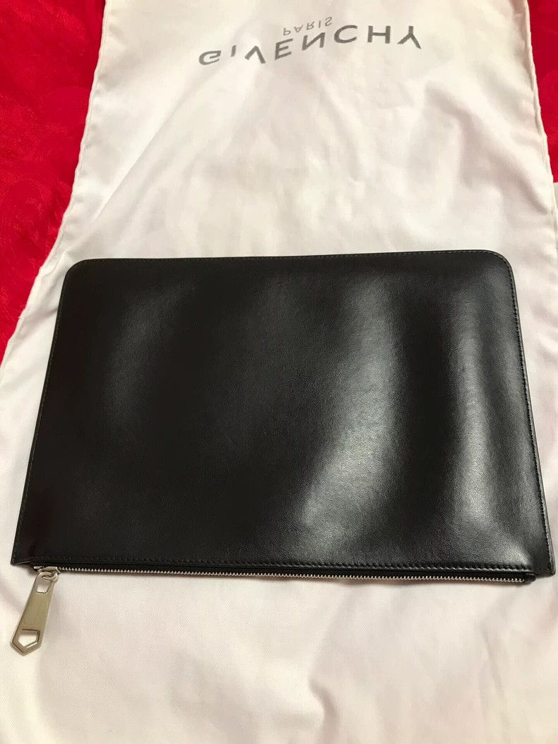Givenchy Givenchy Rare Edition Star-shaped Men's Handbag Purchased Size ONE SIZE - 6 Thumbnail