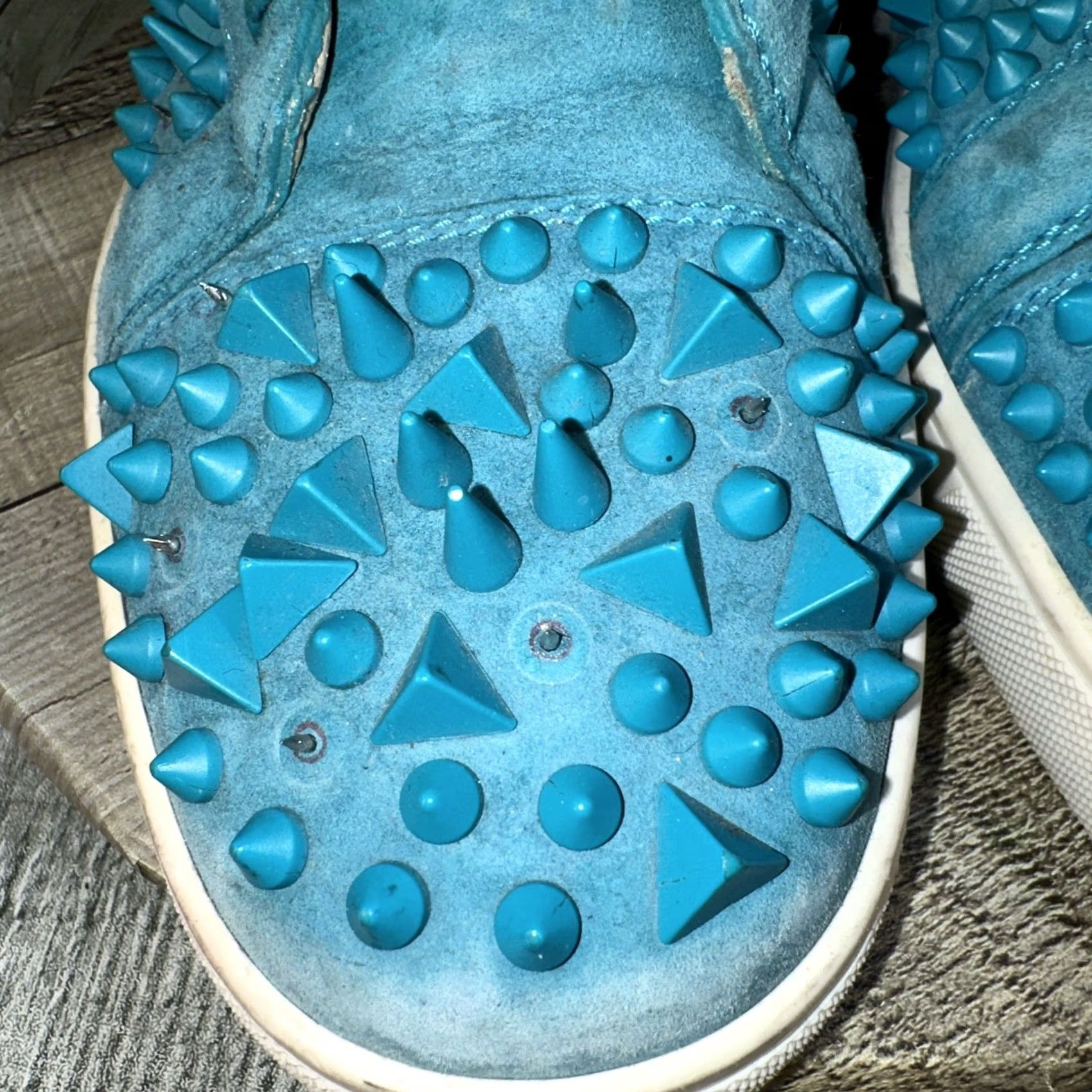 Christian Louboutin VINTAGE Men’s Teal Spike Christian Louboutin Louis Pik Pik Sneaker US11.5 EU44.5 Mens Casual Spikes Leather Italy Turquoise 90s Size US 12 / EU 45 - 3 Thumbnail