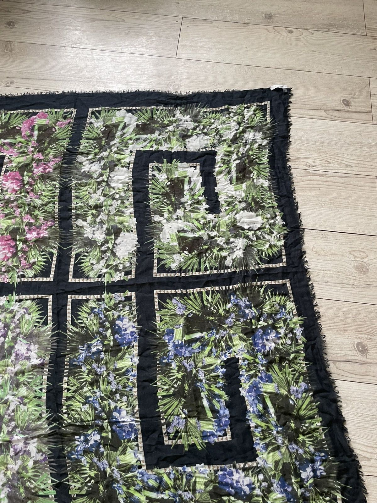 Givenchy Givenchy Paris Floral Scarf by Riccardo Tisci Size ONE SIZE - 7 Thumbnail