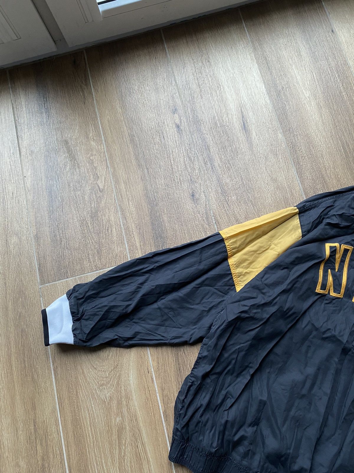 Nike Nike Vintage Sweatshirt Nylon Big Logo Japanese Avant Garde Size US M / EU 48-50 / 2 - 4 Thumbnail