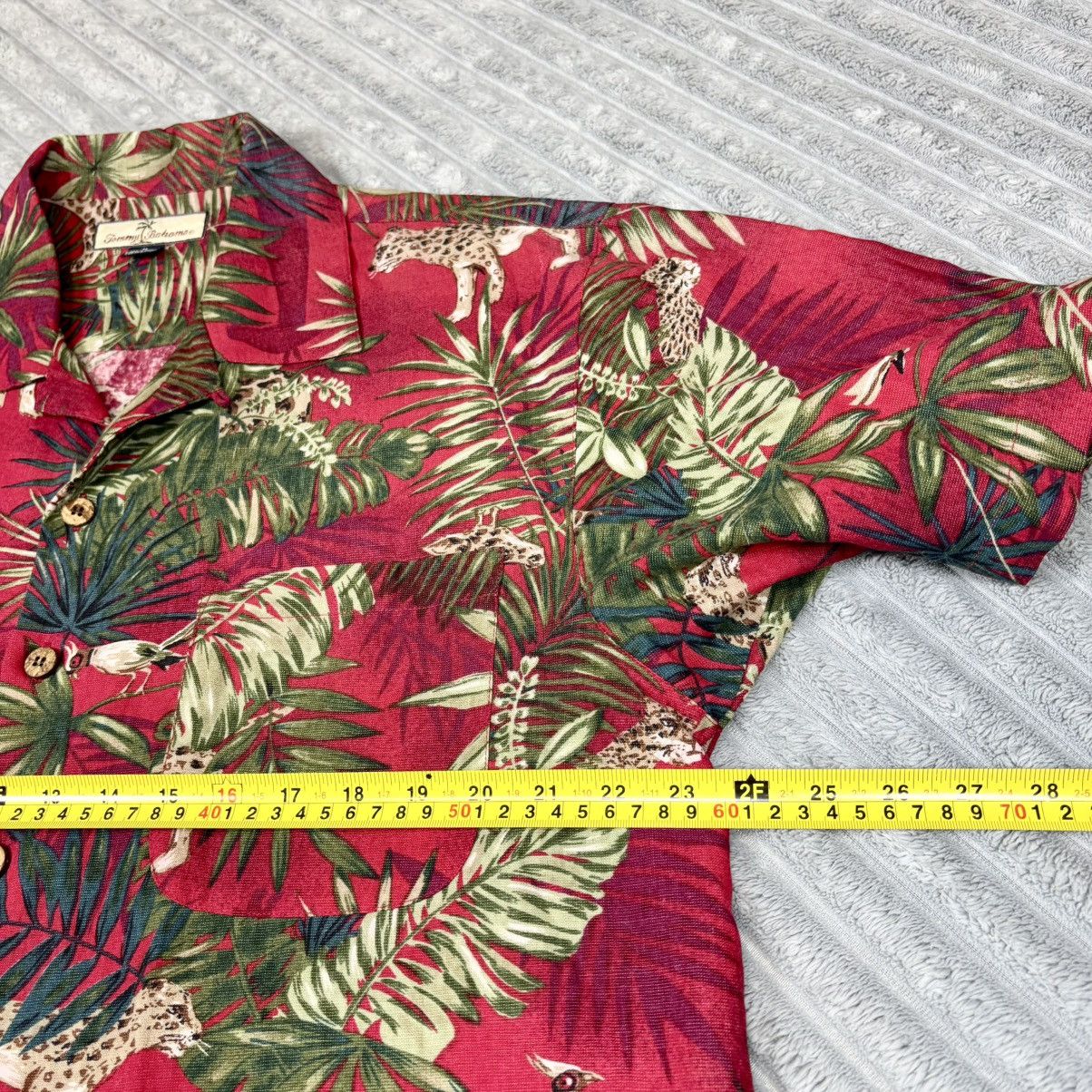 Tommy Bahama Tommy Bahama men's Medium 100 silk Hawaiian shirt Size US M / EU 48-50 / 2 - 9 Thumbnail