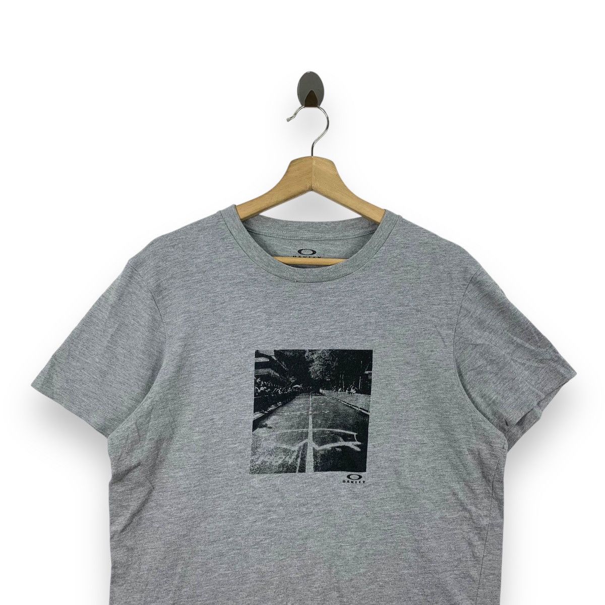 Oakley Vintage OAKLEY SKATEBOARD FOTOFOLIO Road Tee Size US L / EU 52-54 / 3 - 2 Thumbnail