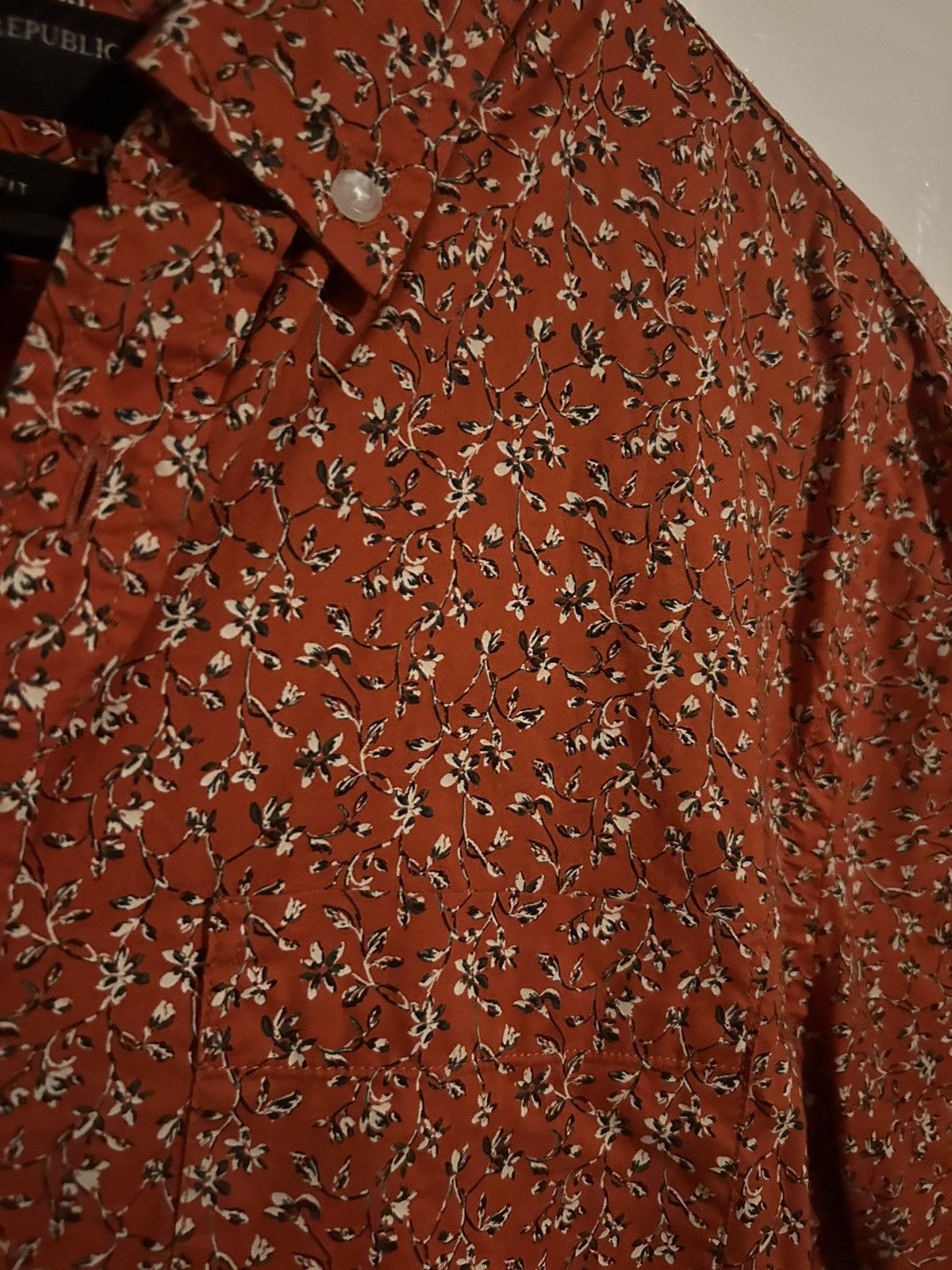 Banana Republic Banana Republic red floral button down Size US M / EU 48-50 / 2 - 2 Thumbnail