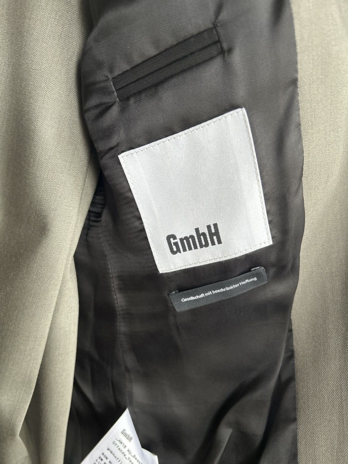 GmbH Green Suite SS18 Runway My beauty offends you Size 44S - 8 Thumbnail