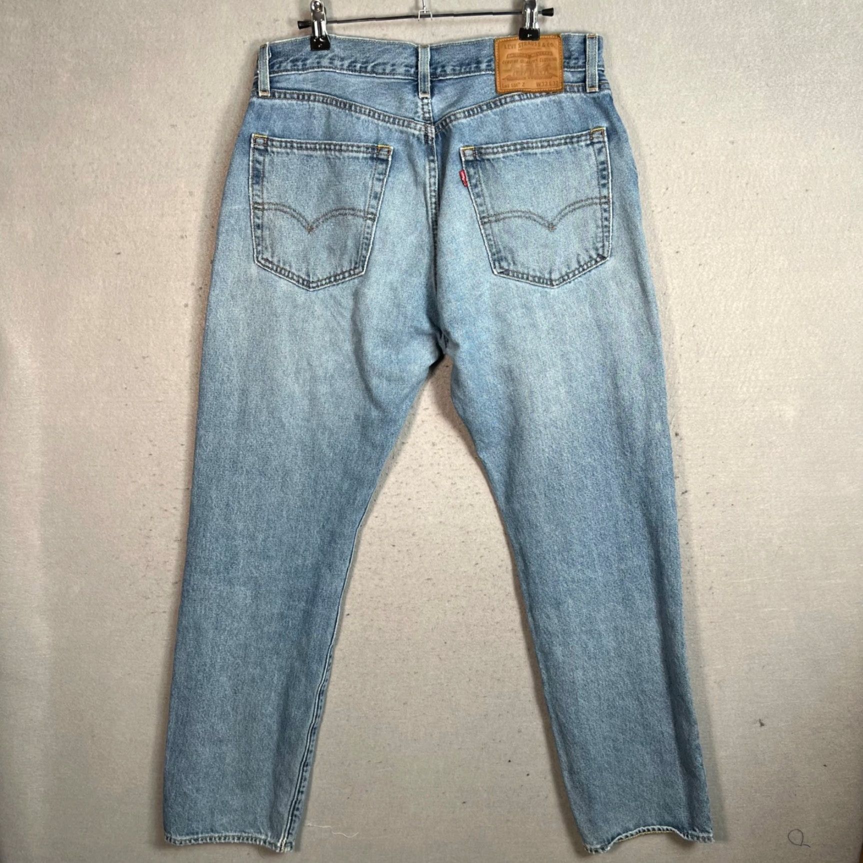 Levi's Levi's 551 Jeans - Denim Straight Leg Men’s Jeans 32x32 Blue Vintage/Used 8/10 Boys? No, Mens. Size US 32 / EU 48 - 2 Thumbnail