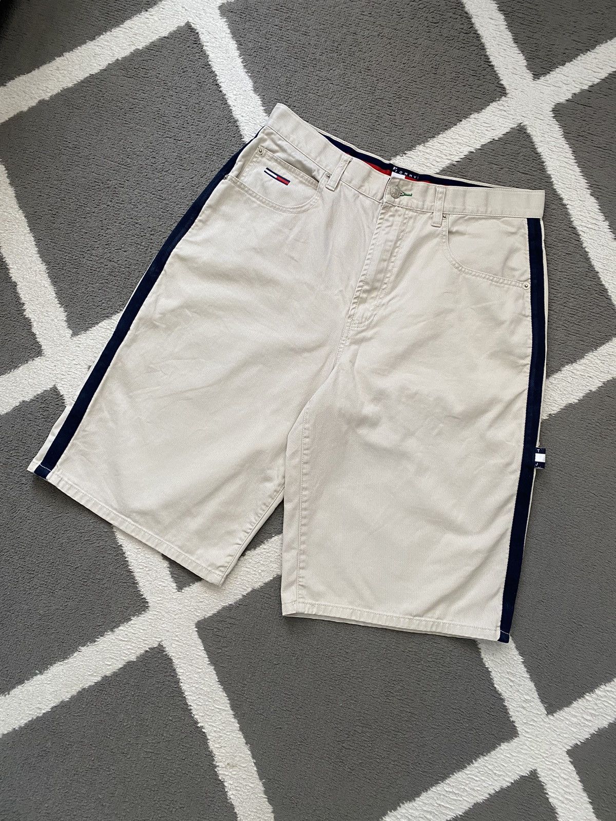 Tommy Hilfiger × Vintage Vintage Y2K Tommy Hilfiger baggy jorts shorts Size US 33 - 2 Thumbnail