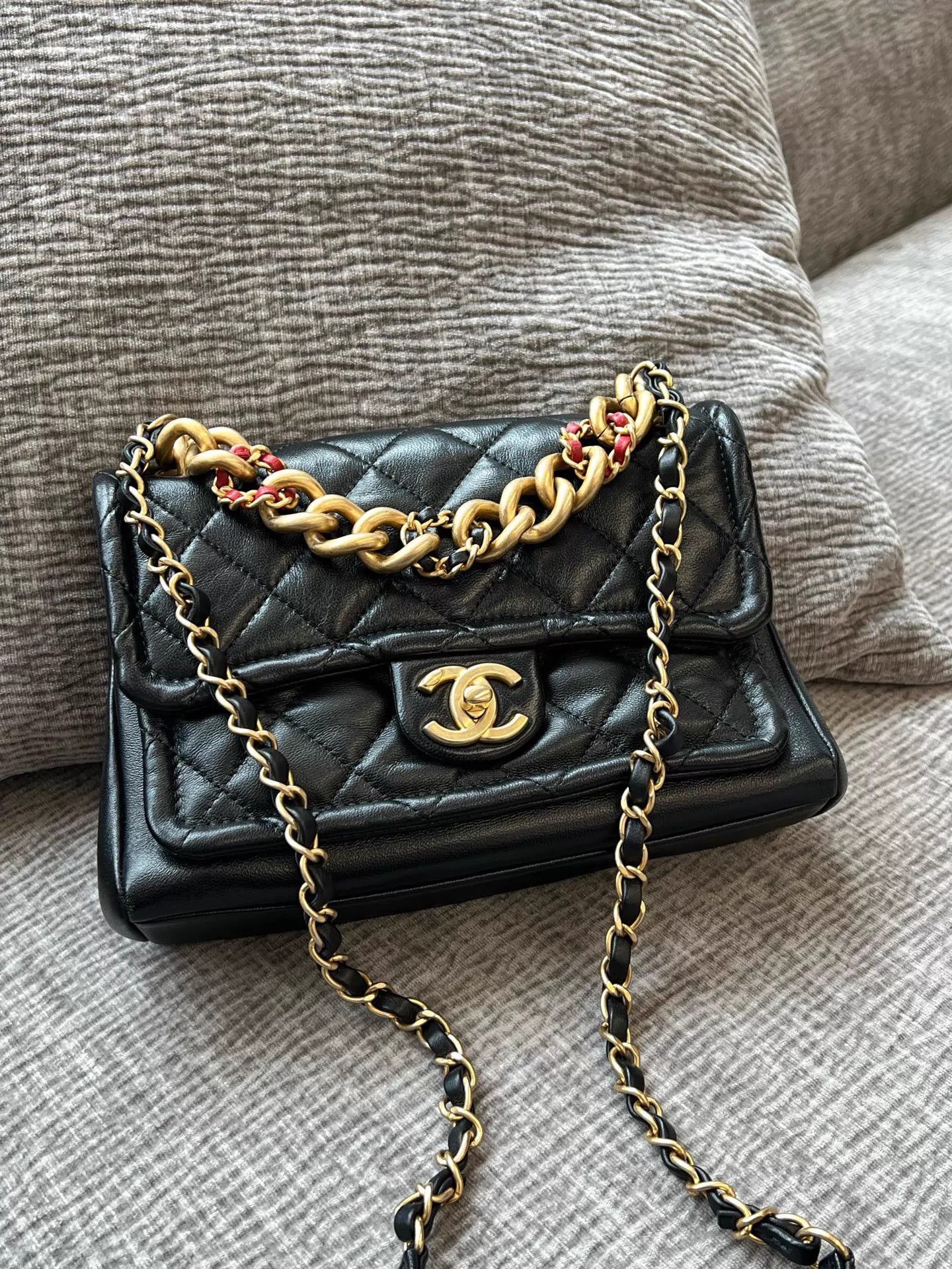 Chanel Chanel Gold Tank Chain Crossbody Bag MINT 28cm Size ONE SIZE - 3 Thumbnail