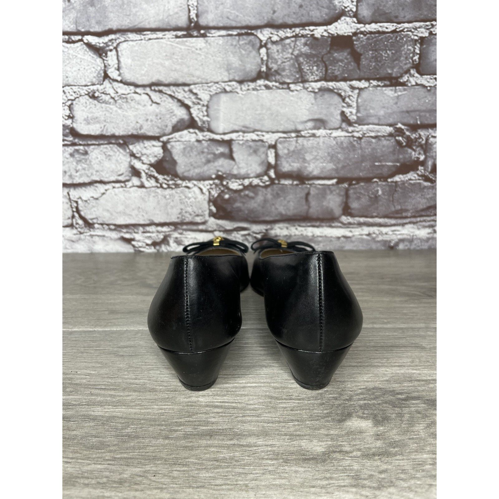 Salvatore Ferragamo Salvatore Ferragamo Black Leather Gold Bow Designer VTG Heel Size US 6 / IT 36 - 5 Thumbnail