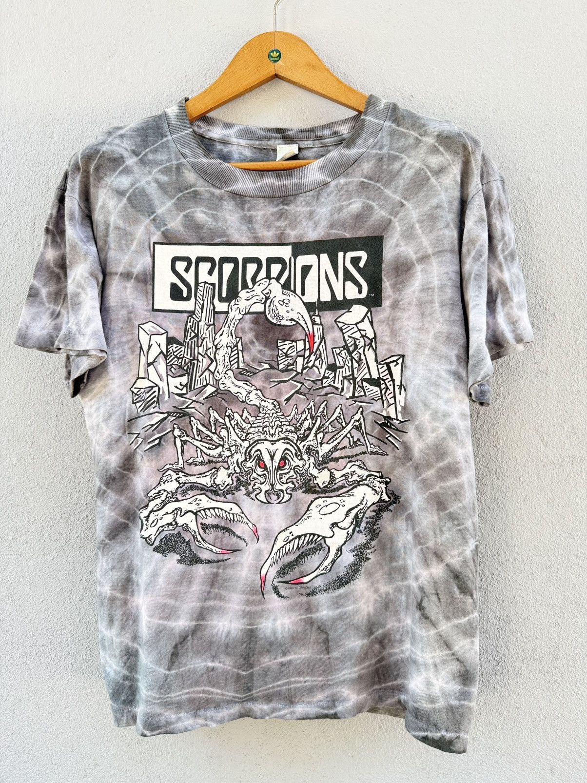 Band Tees Thrashed Vintage 90s Scorpion Rock Band Faded Tee Size US M / EU 48-50 / 2 - 1 Thumbnail
