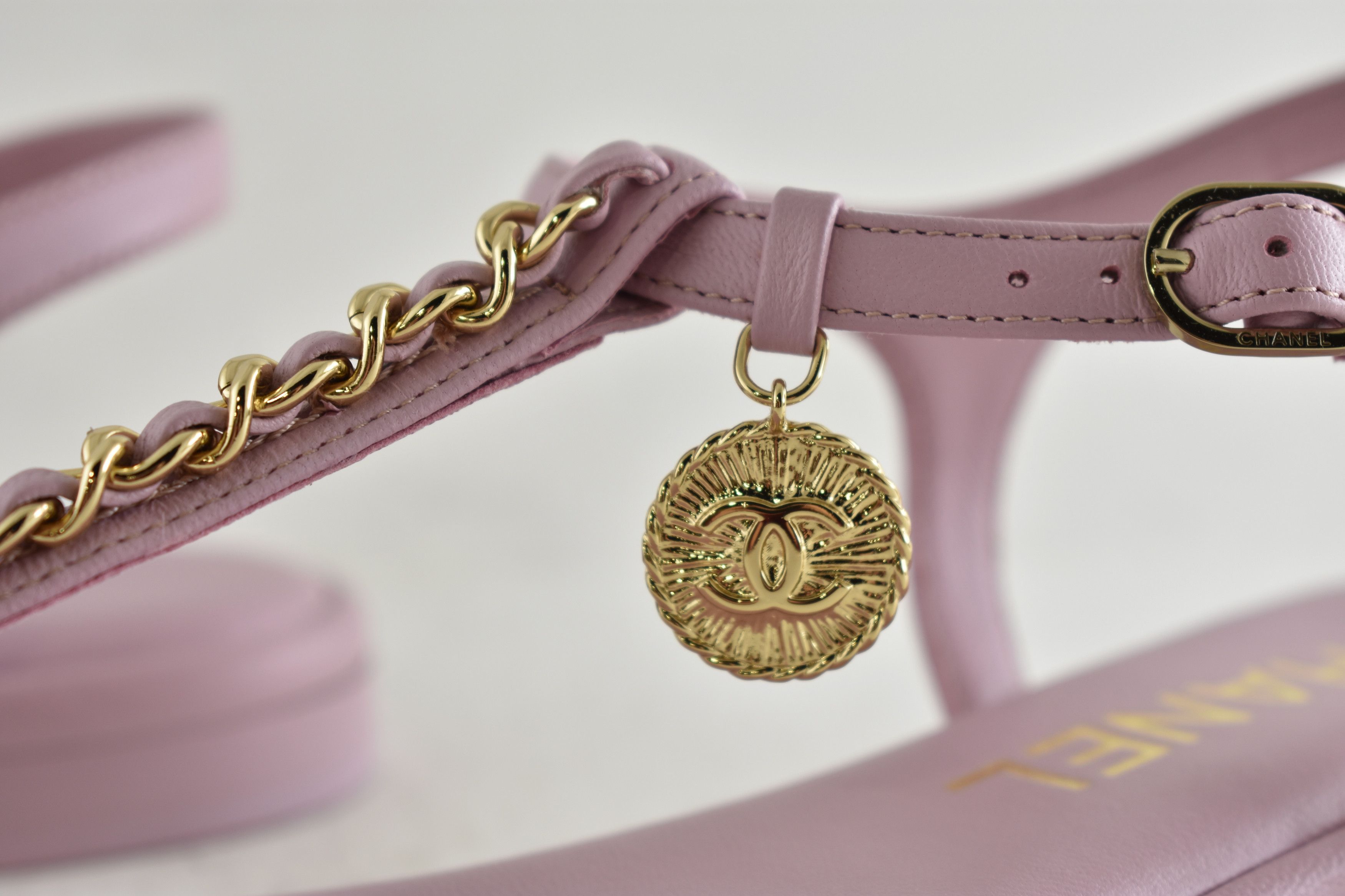 Chanel Chanel 24B Lilac Pink Gold CC Logo Flat Thong Sandal 39.5 Size US 9.5 / IT 39.5 - 13 Thumbnail