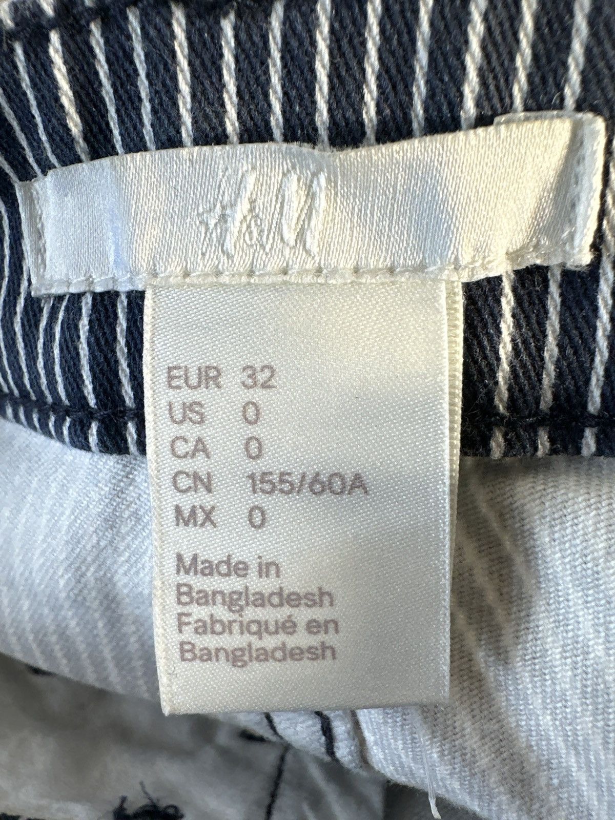 H&M H&M Black & White Striped Shorts Size 25" / US 0 / IT 36 - 4 Thumbnail