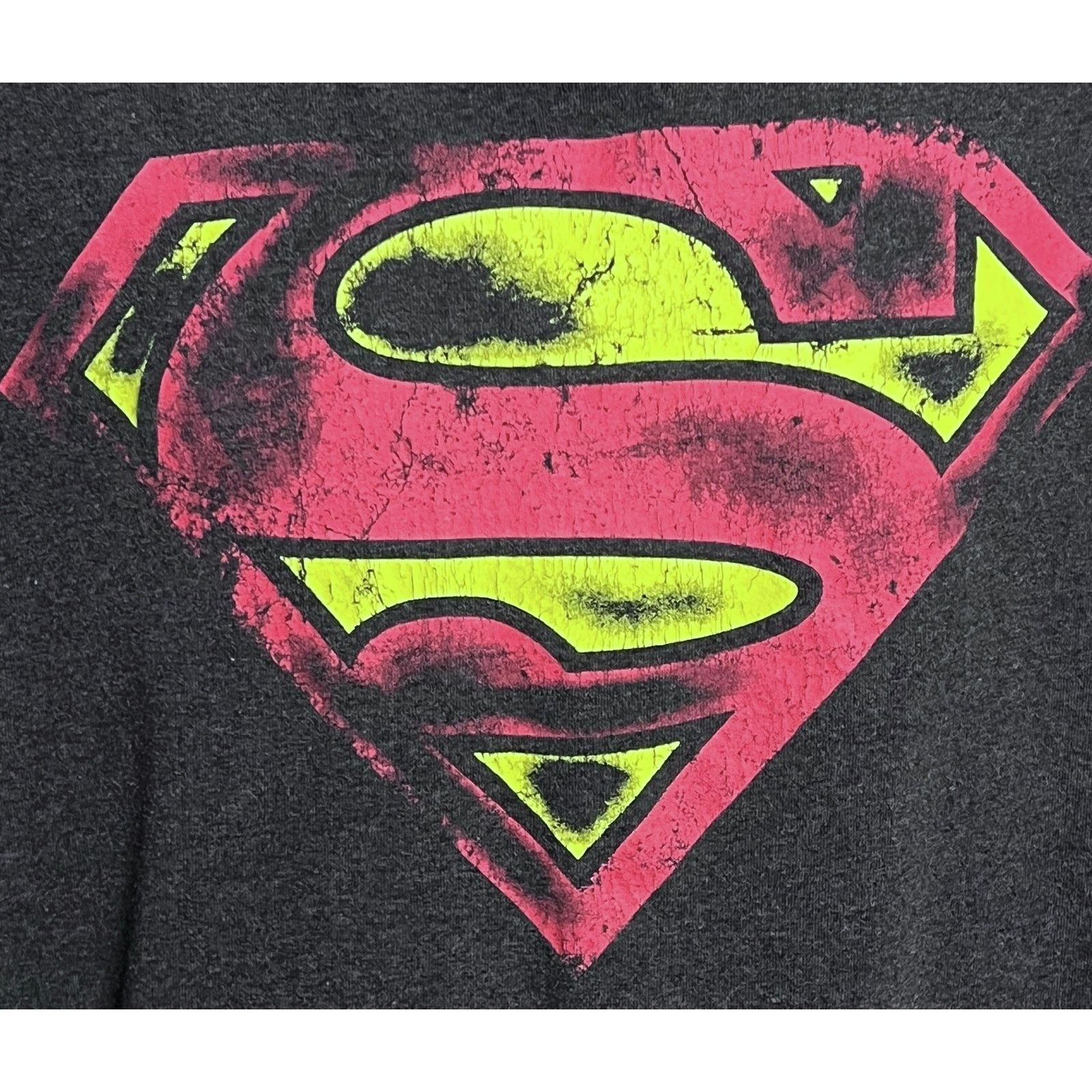 DC Comics Superman Logo T-Shirt | Size 2XL Distressed Red Symbol Gray Size US XXL / EU 58 / 5 - 3 Thumbnail