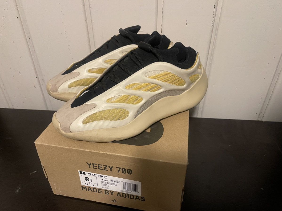 Adidas × Yeezy YEEZY 700 V3 Safflower Size 8.5 Size US 8.5 / EU 41-42 - 1 Thumbnail