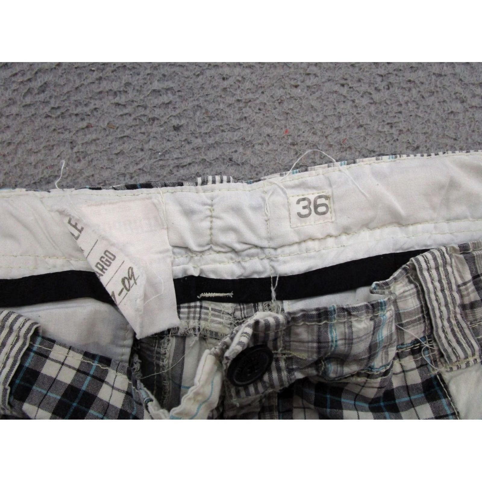 Vintage VINTAGE Aeropostale Cargo Shorts Size 36 Men's Patchwork Baggy Fit Skater Size US 36 / EU 52 - 4 Thumbnail