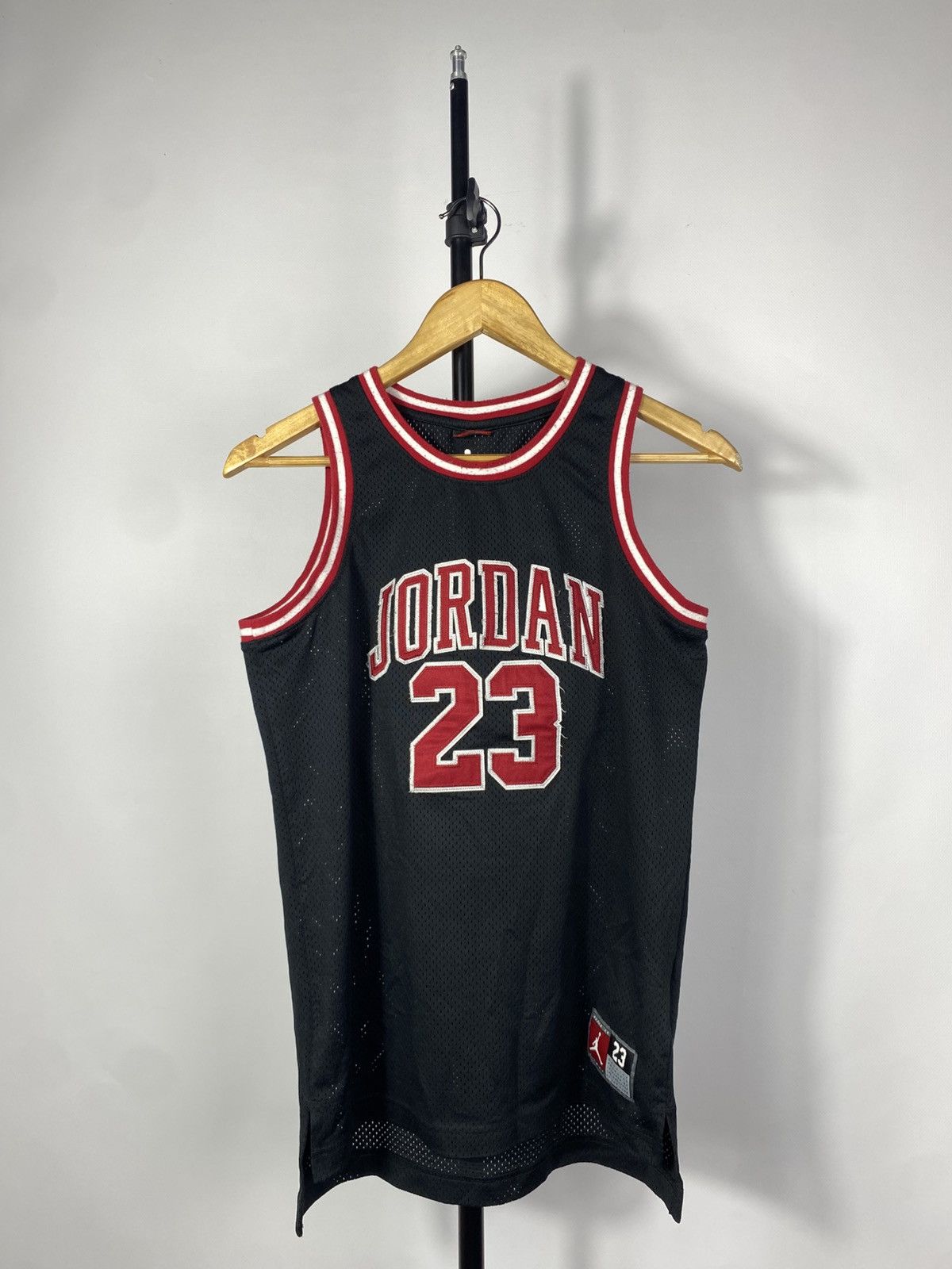 Jordan Brand × NBA × Vintage Vintage NBA Bulls Jordan 23 Jersey Tee Tank 90s Size US XS / EU 42 / 0 - 1 Thumbnail