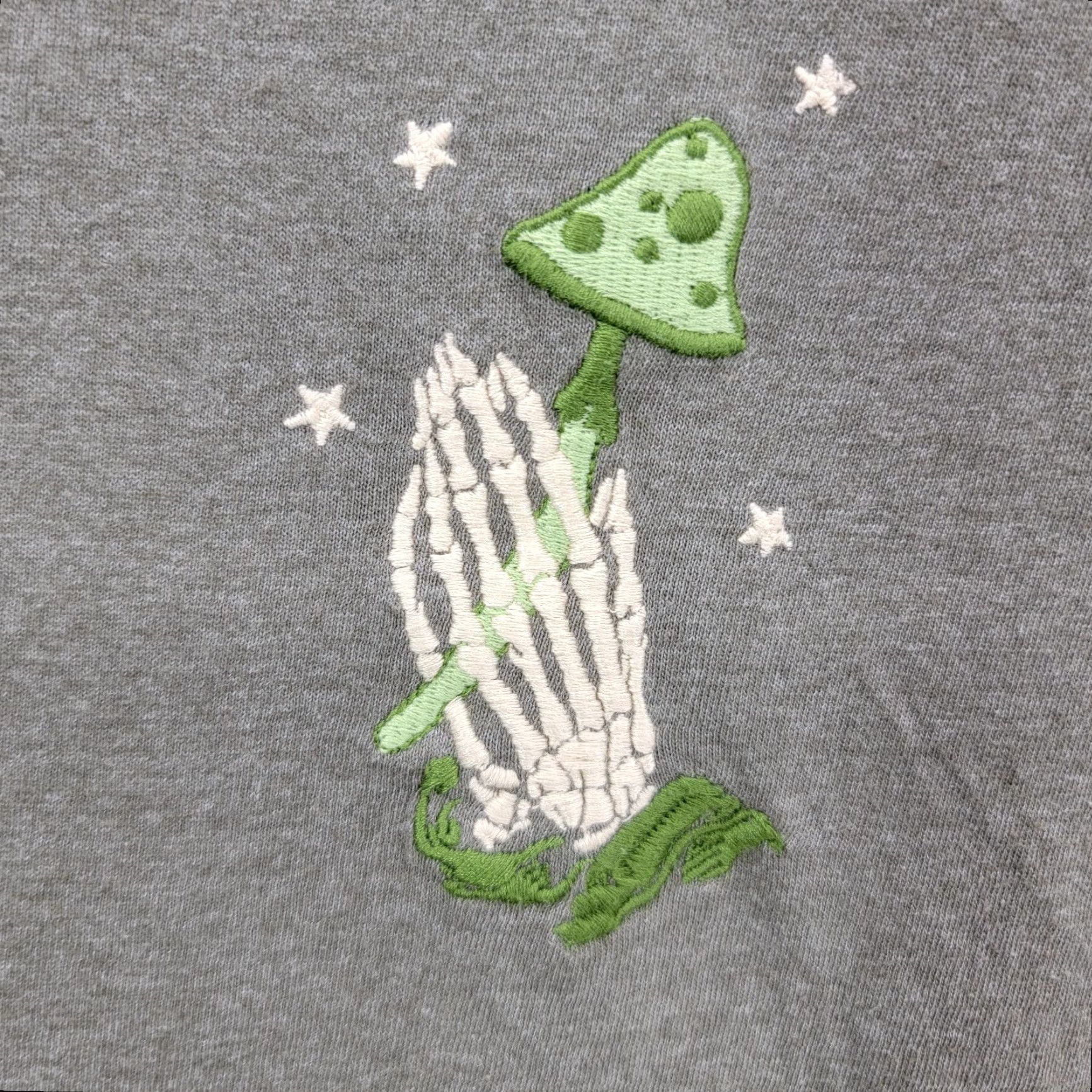 X-LARGE Recycled Threads Skeleton mushroom Mens T-shirt - large green Shirt Mens Large Green Skeleton mushroom T-Shirt Size US L / EU 52-54 / 3 - 2 Thumbnail