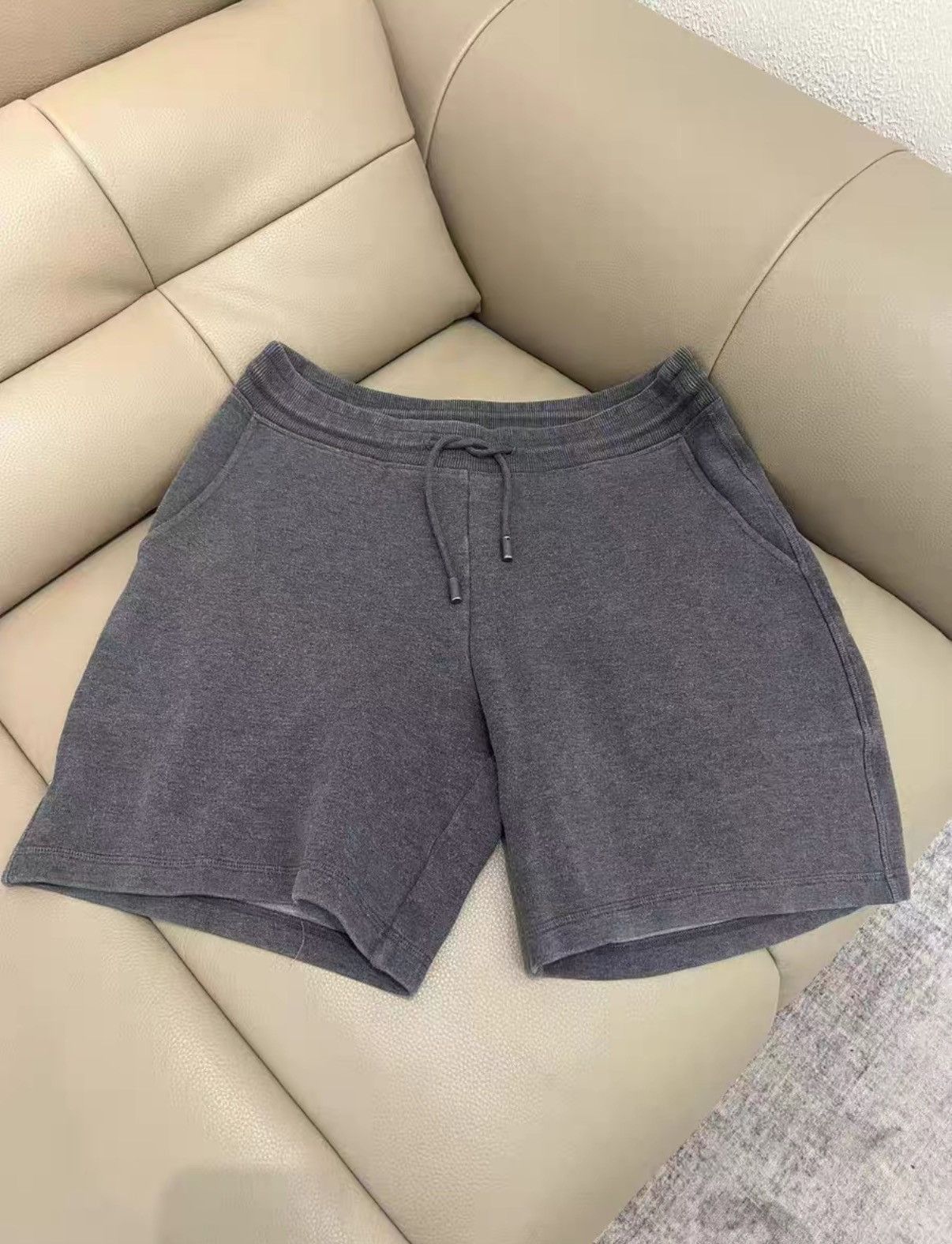 Louis Vuitton Louis Vuitton casual shorts J38 Size US 34 / EU 50 - 1 Thumbnail