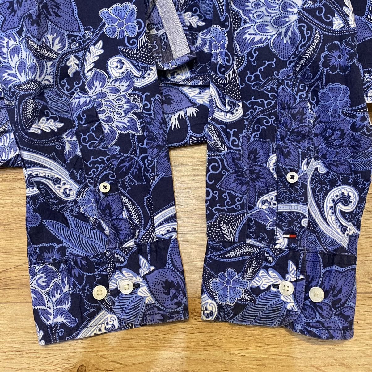 Tommy Hilfiger Tommy Hilfger Batik Indonesia Button Ups Shirts Size US XXL / EU 58 / 5 - 10 Thumbnail