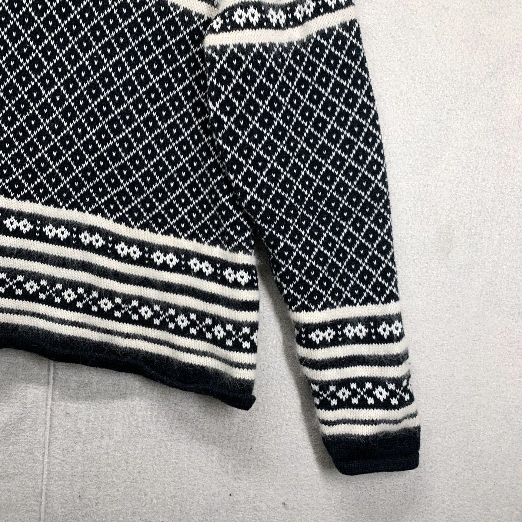 Vintage St. John's Bay Black & White Fair Isle Knitted Pullover Sweater Large V-Neck Long Sleeve Womens Christmas Casual Size L / US 10 / IT 46 - 7 Thumbnail