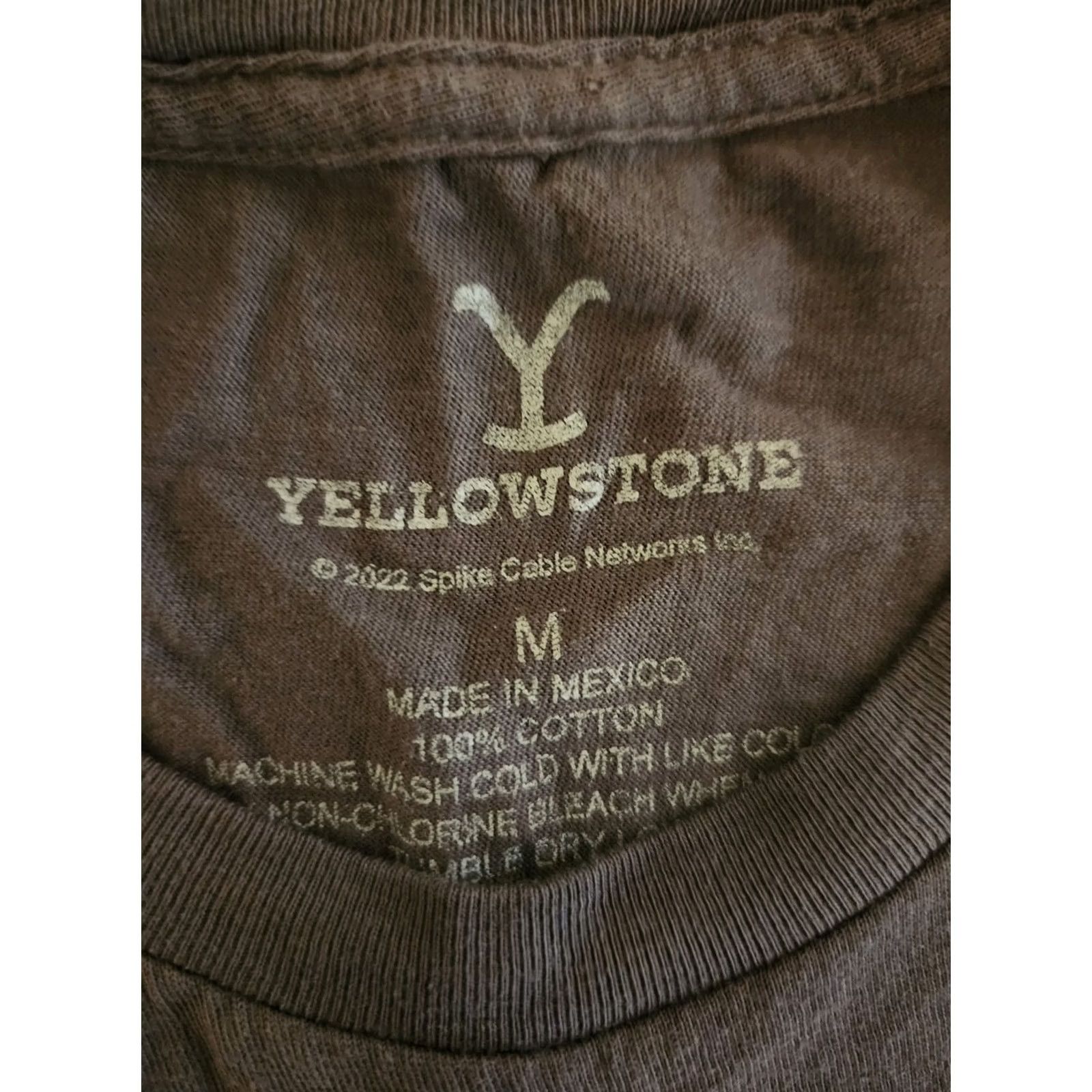Vintage Yellowstone Dutton Ranch Adult T-Shirt Gray Short Sleeve Medium Crew Neck Graphic Print Unisex Adults Size US M / EU 48-50 / 2 - 2 Thumbnail