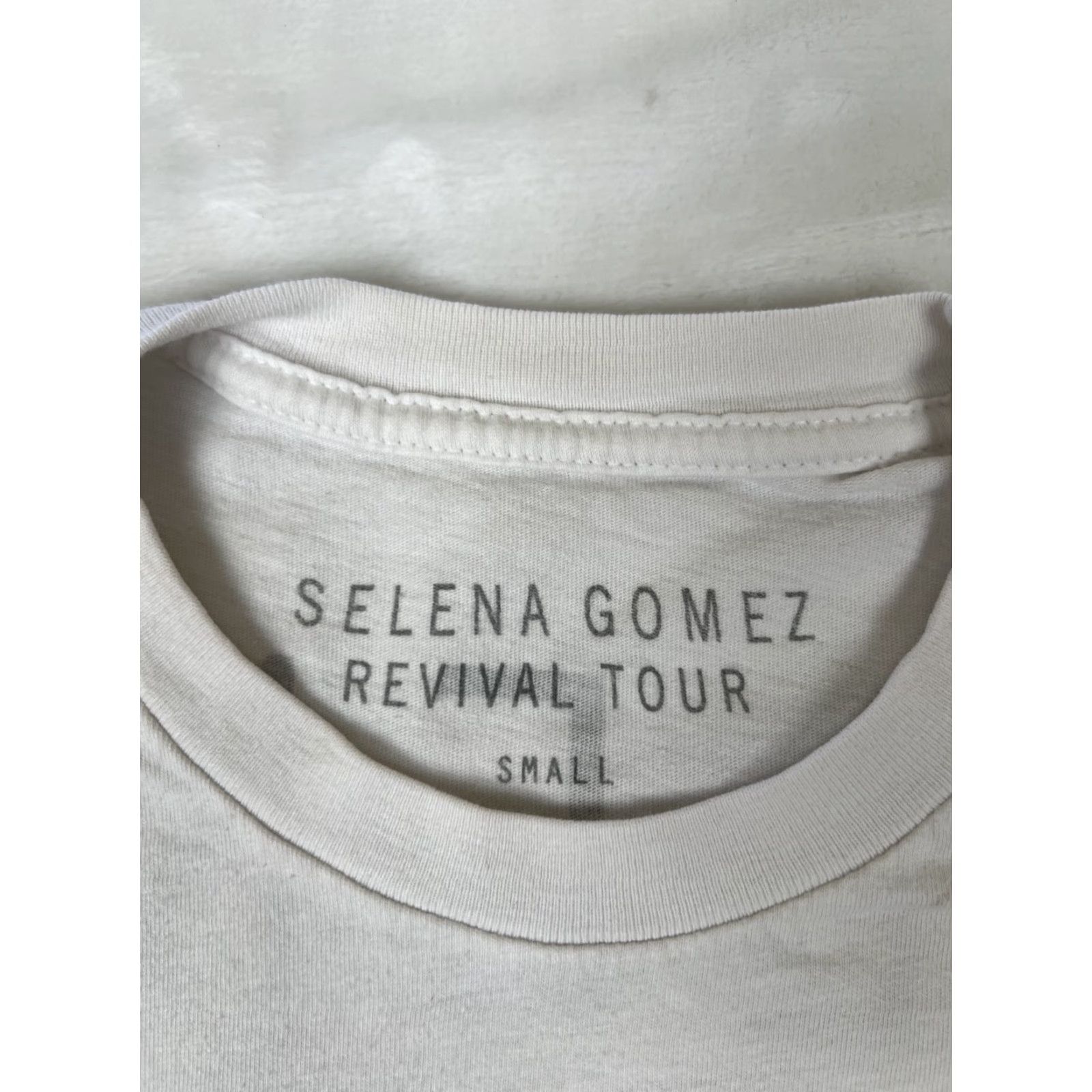 Vintage Selena Gomez Shirt T-Shirt 2016 Revival Tour Concert Small S Black Cotton Crew Neck Short Sleeve Unisex Adults Music Vintage No (Note: with stains) Size US S / EU 44-46 / 1 - 4 Thumbnail