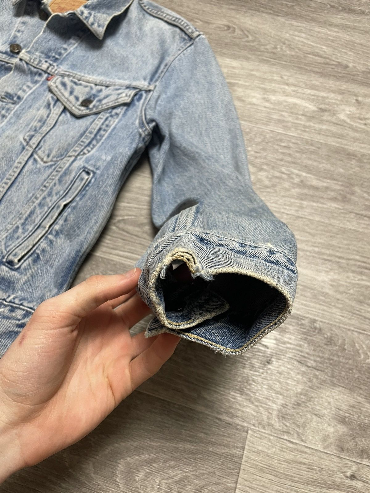 Levi's Vintage Clothing Vintage 92s Levis Blue Distressed Denim Jacket Made In Italy Size US S / EU 44-46 / 1 - 15 Thumbnail