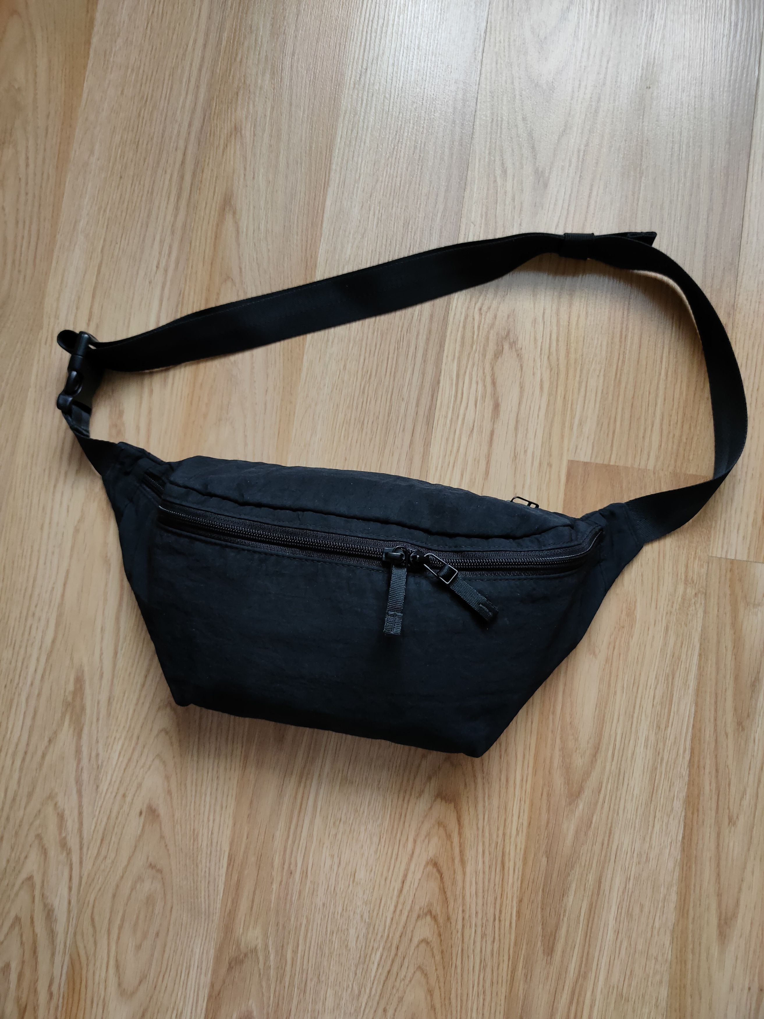 Uniqlo Uniqlo banana bag messenger shoulder bag Size ONE SIZE - 8 Thumbnail