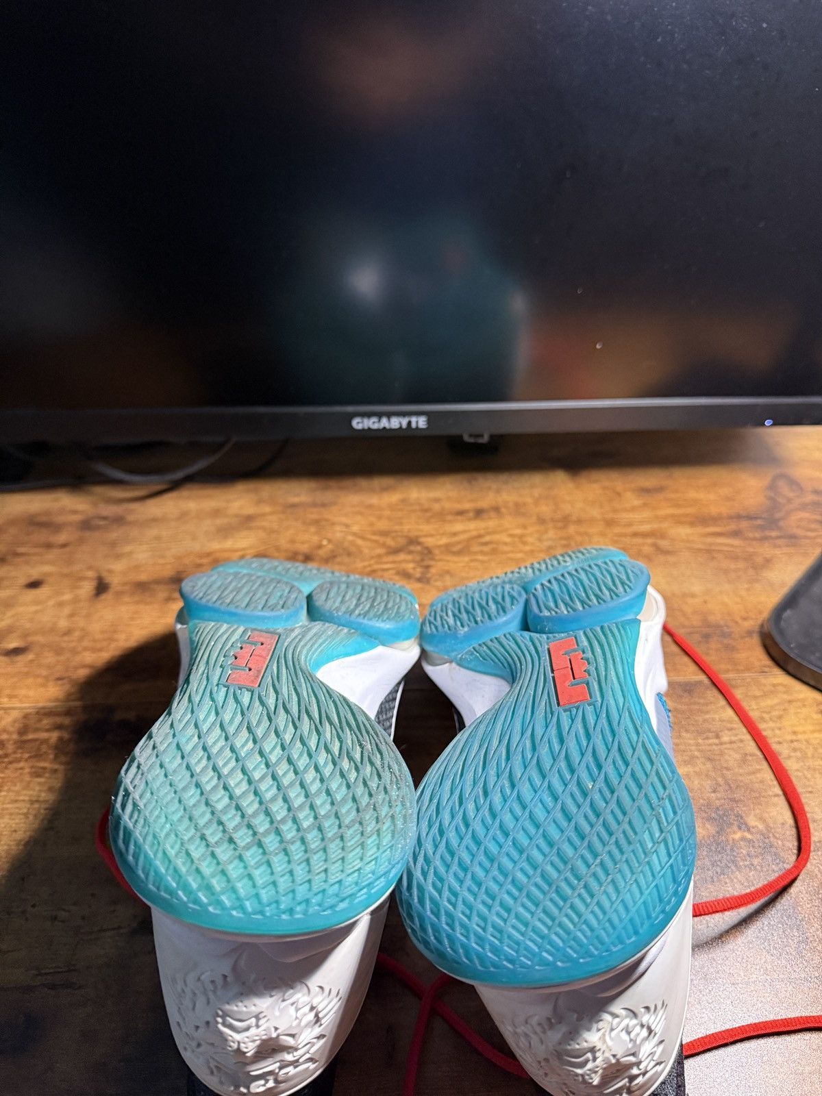Nike Lebron Witness 4 Red Carpet Size US 9 / EU 42 - 3 Thumbnail