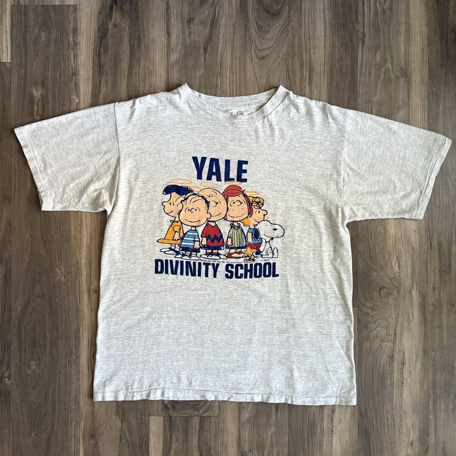 Vintage Vintage Snoopy Peanuts Yale University T-Shirt Men's Size L Size US L / EU 52-54 / 3 - 1 Thumbnail