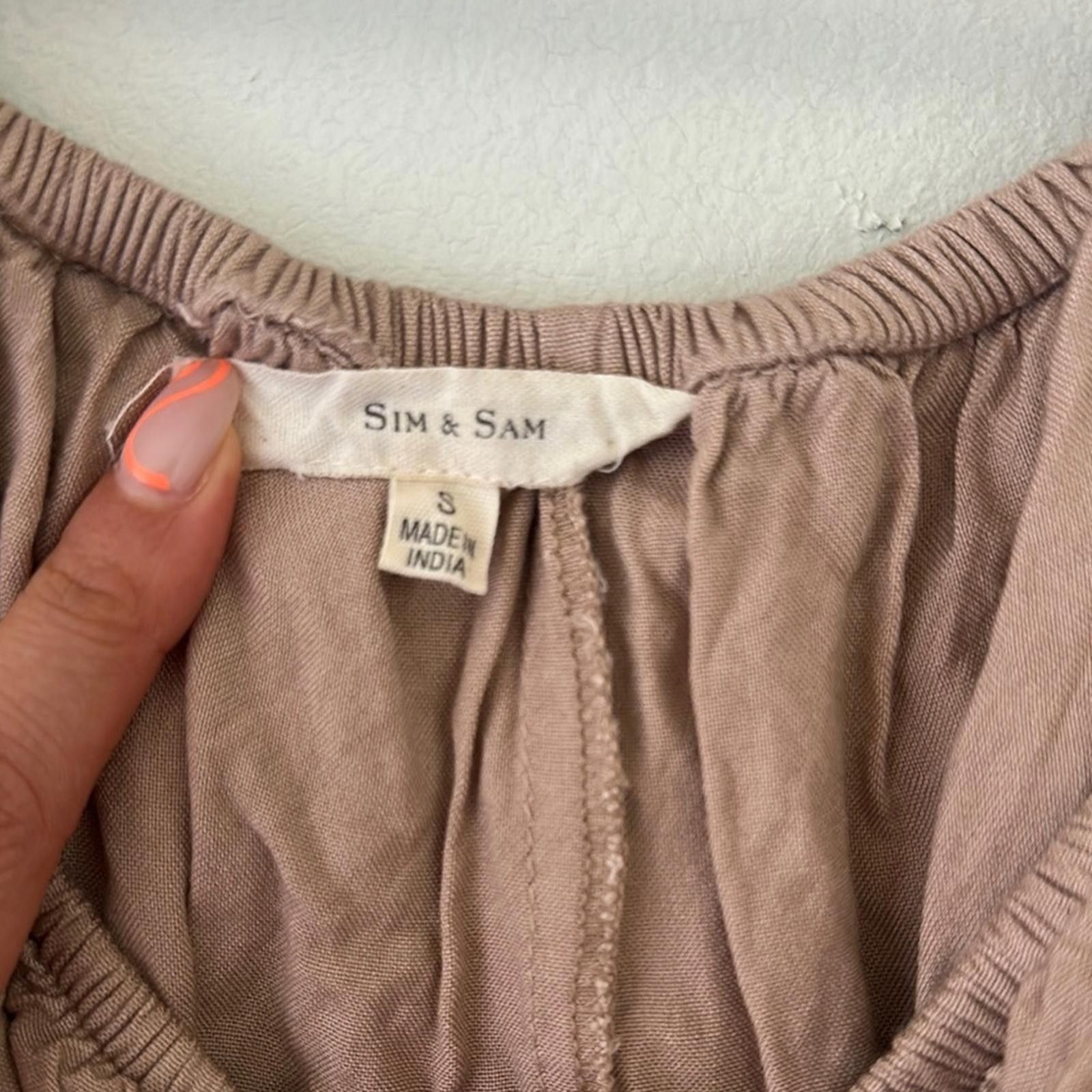 Designer Ruffled Tan Blouse with Short Sleeves Size S / US 4 / IT 40 - 2 Thumbnail