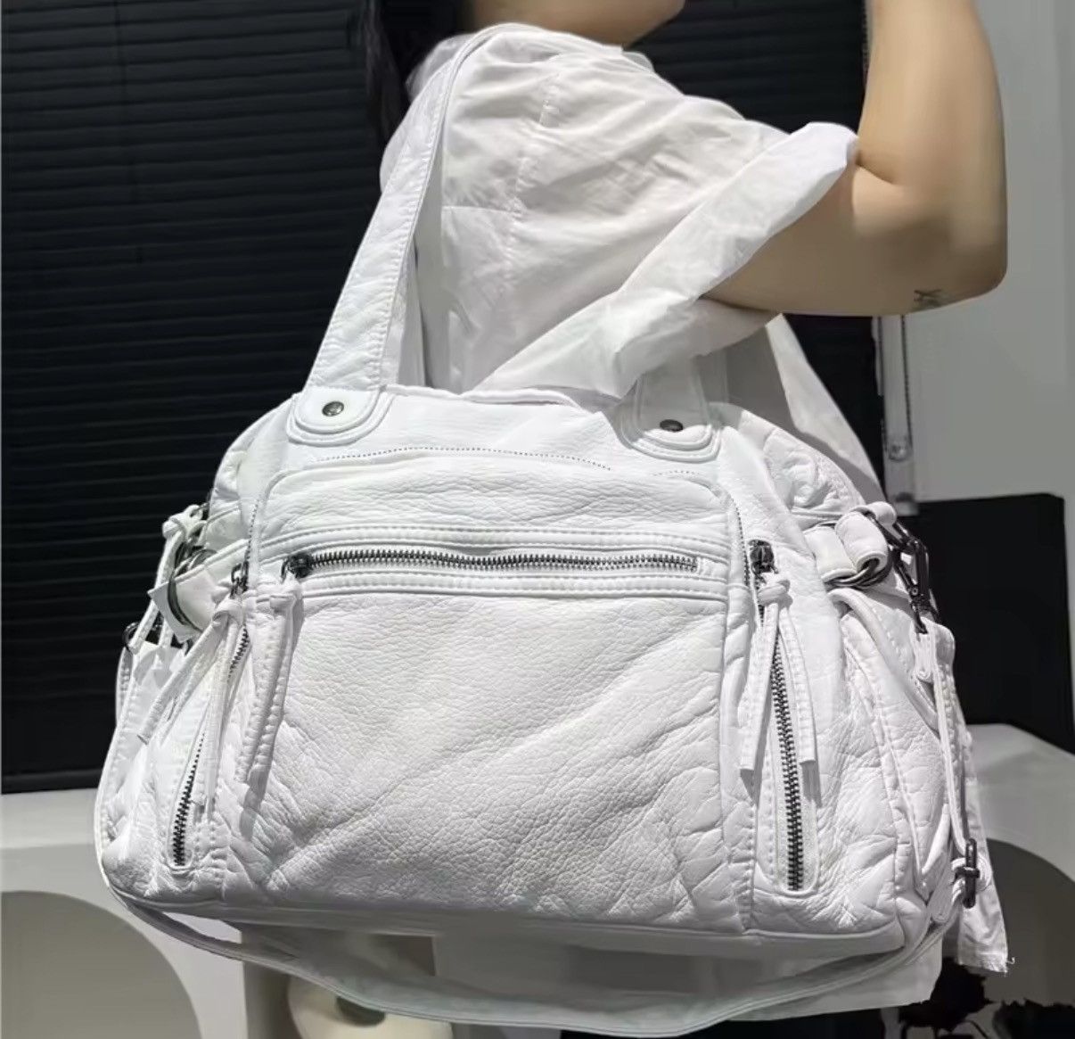 Vintage Y2K Streetwear Retro Style Shoulder Bag Size ONE SIZE - 1 Thumbnail