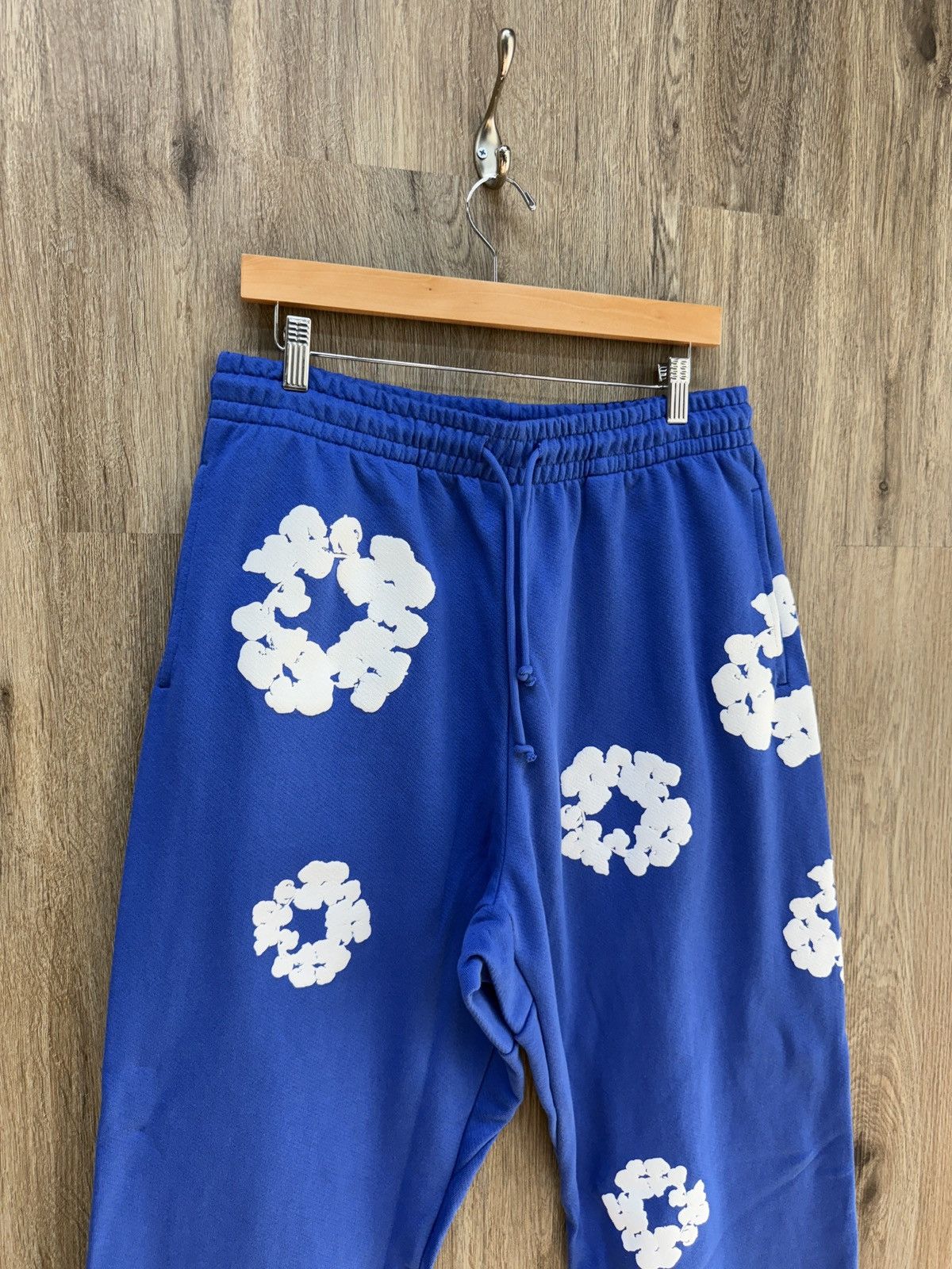 DENIM TEARS Denim Tear Baby Blue Flower Sweatpants Size US 34 / EU 50 - 2 Thumbnail