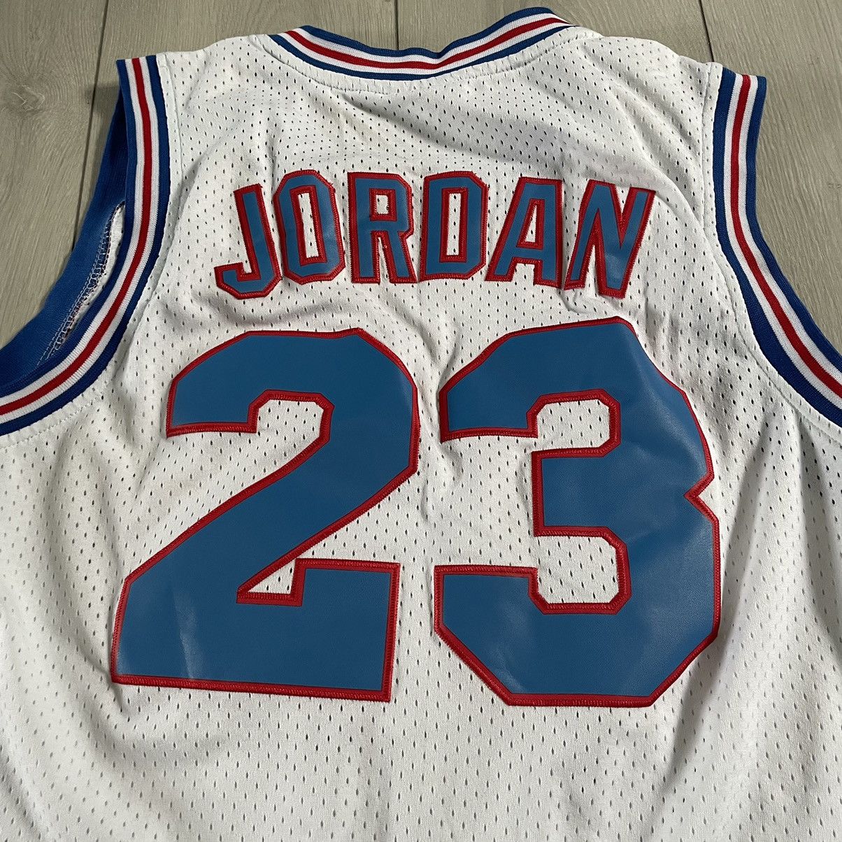Champion × Jordan Brand × Vintage Vintage 90s Tune Squad Bugs Bunny 23 Champion Jersey Jordan Size US M / EU 48-50 / 2 - 6 Thumbnail