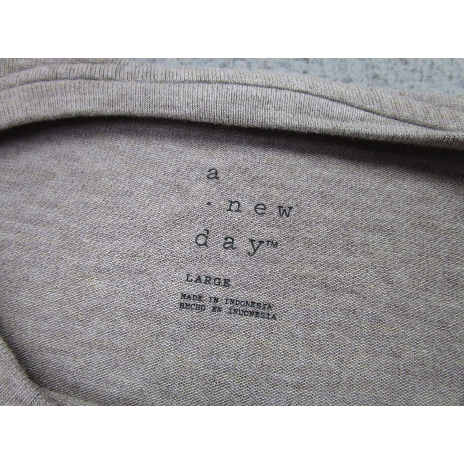 Vintage A New Day Shirt Womens Large Beige Short Sleeve Crewneck Rayon Blend Stretch Size L / US 10 / IT 46 - 4 Thumbnail