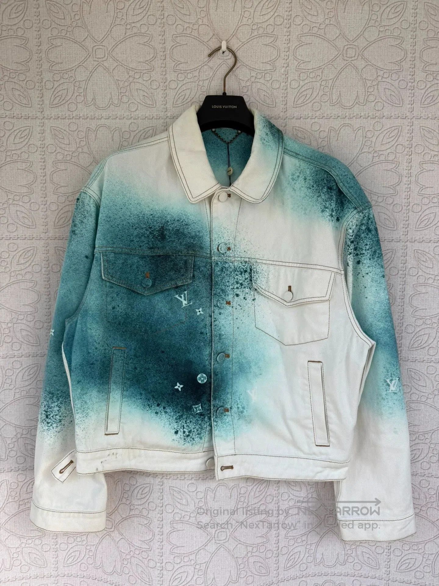 Louis Vuitton louis vuitton spray. Size US L / EU 52-54 / 3 - 1 Thumbnail