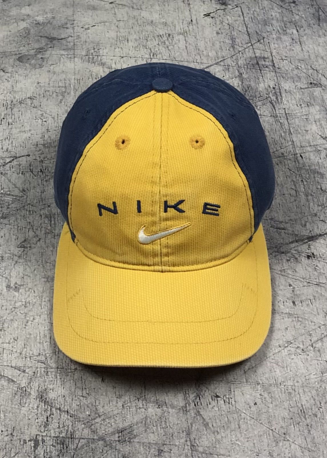 Nike Rare 90s Nike Centre logo Double Colour Vintage Cap Size ONE SIZE - 1 Thumbnail