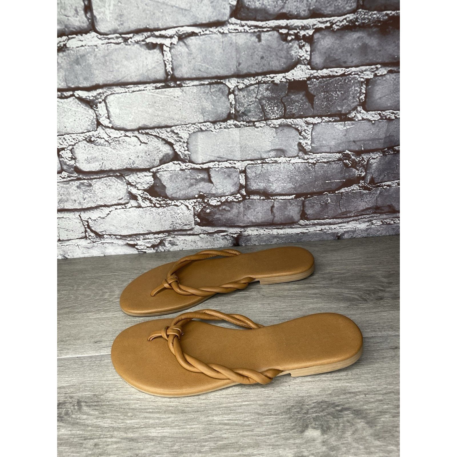 Saks Fifth Avenue Saks Fifth Avenue Italy Brown Leather Thong Slides Sandals W Size US 9 / IT 39 - 11 Thumbnail