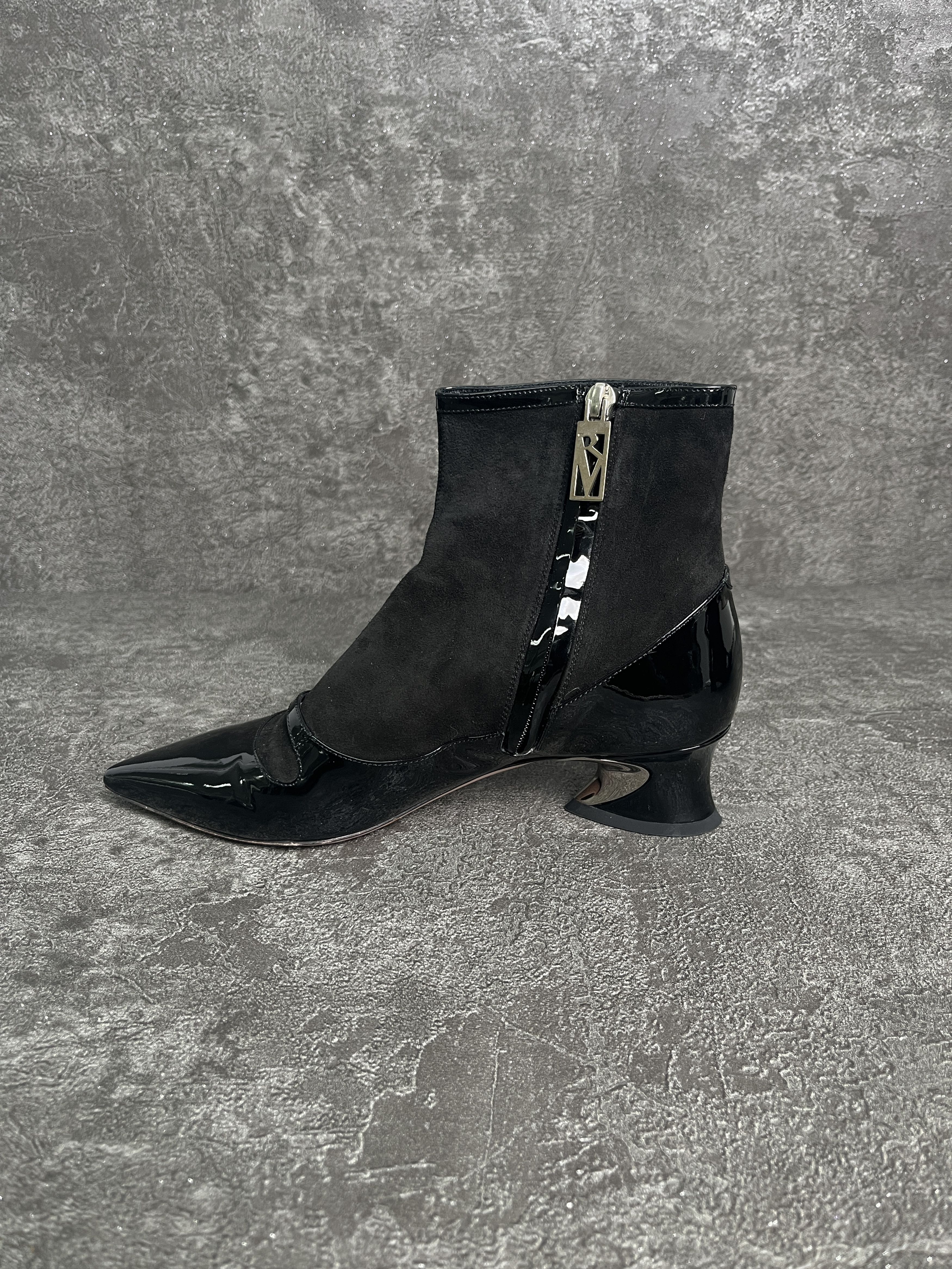 Roger Vivier Roger Vivier Suede Ankle Boots With Crystal Embellished Size US 6 / IT 36 - 1 Thumbnail