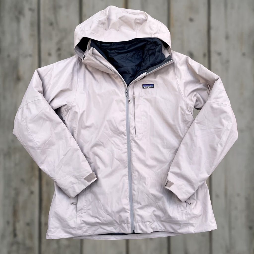 Patagonia Patagonia Womens Recco Beige Gray Reversible 3-in-1 Snowbelle Jacket XL Beige Womens 3-in-1 Reversible Jacket Size XL / US 12-14 / IT 48-50 - 1 Thumbnail