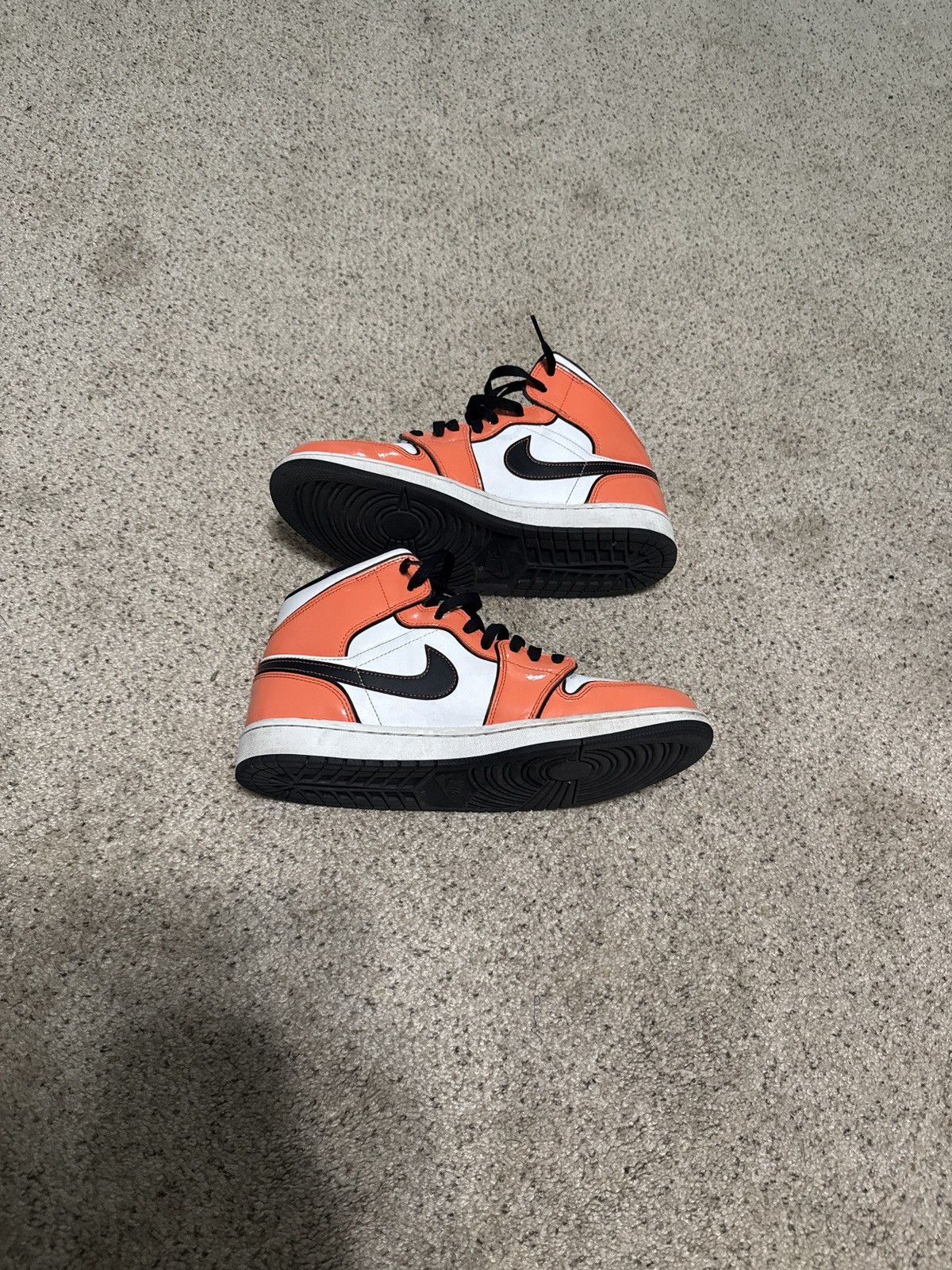 Jordan Brand × Nike Jordan 1 Mid SE Turf Orange Size US 10 / EU 43 - 2 Thumbnail