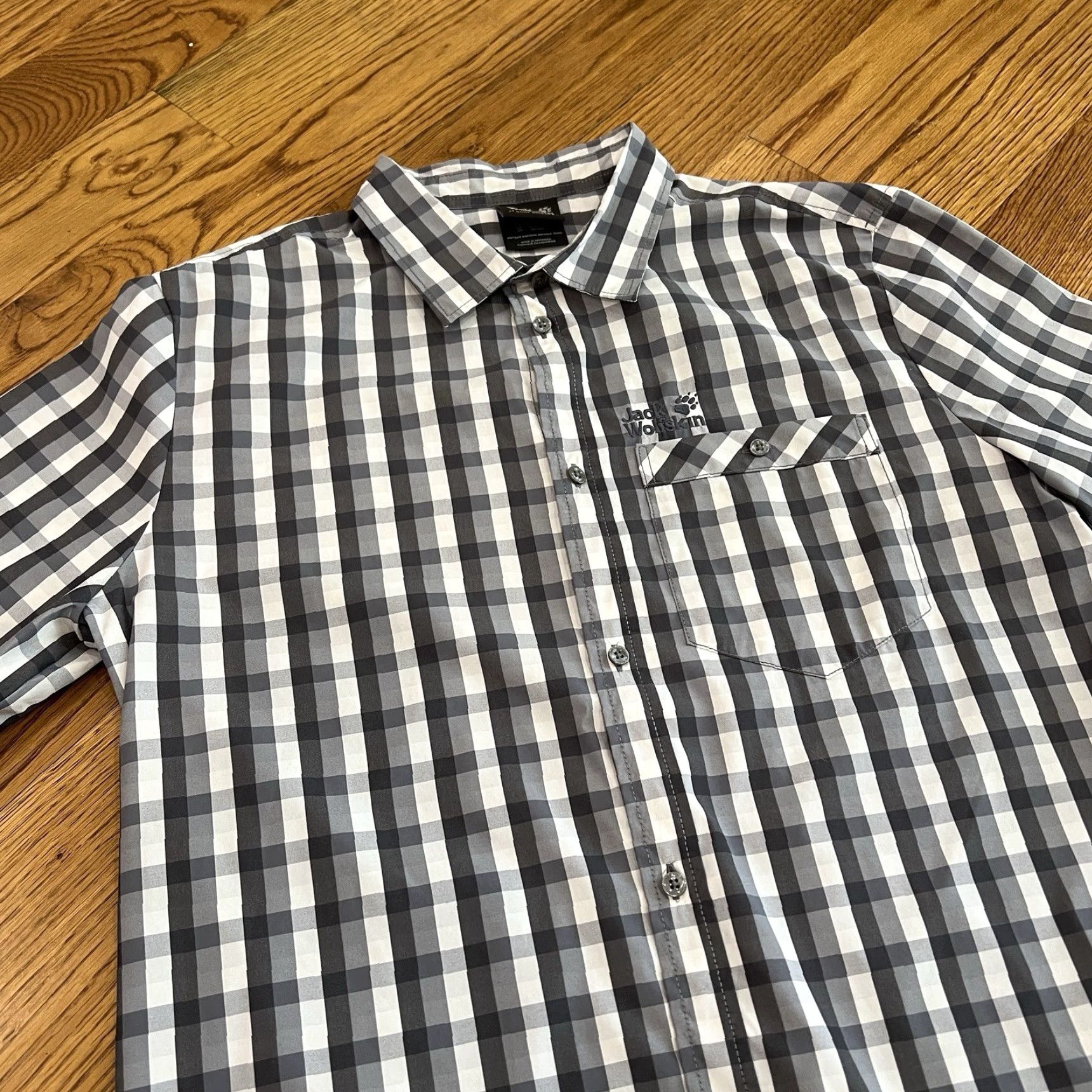 Jack Wolfskin Jack Wolfskin Mens Outdoor Shirt Regular Check Short Sleeve L Gray Button-Up Pocket Zipper All Seasons Casual Size US L / EU 52-54 / 3 - 7 Thumbnail