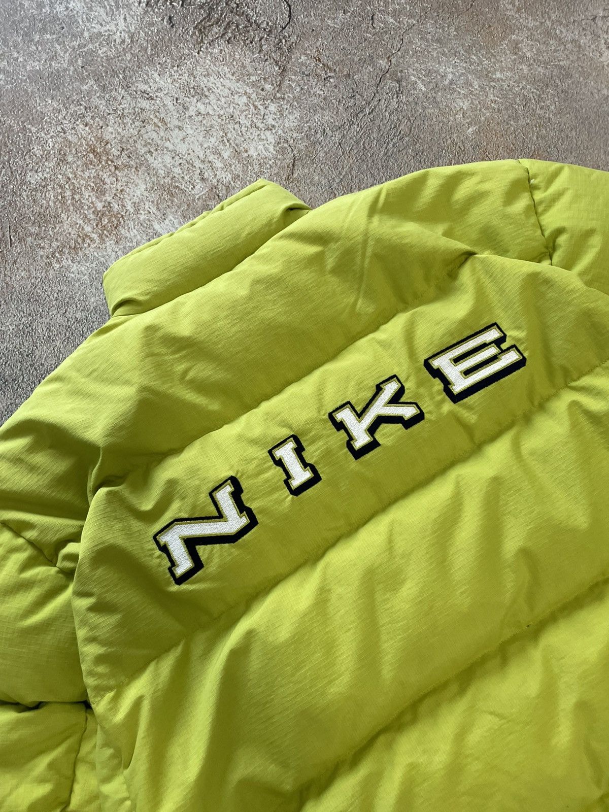 Nike Vintage Nike Big Logo Nylon Puffer Jacket Size US M / EU 48-50 / 2 - 3 Thumbnail